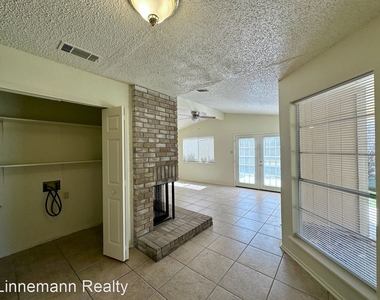 2402 Silverhill Drive - Photo Thumbnail 10