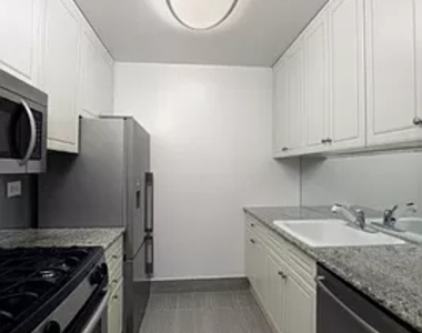 101 West 55th Street - Photo Thumbnail 2