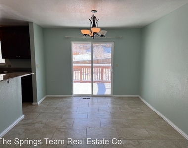 1239 Suncrest Way - Photo Thumbnail 5