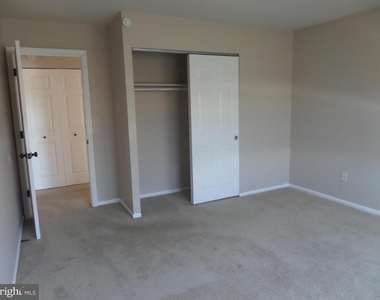 4544 Rosemarie Dr - Photo Thumbnail 16