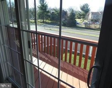 4544 Rosemarie Dr - Photo Thumbnail 3