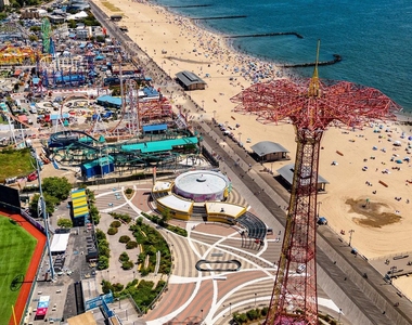 Surf Avenue - Coney Island - Photo Thumbnail 15