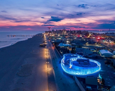 Surf Avenue - Coney Island - Photo Thumbnail 14