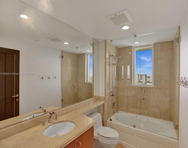 17875 Collins Ave - Photo Thumbnail 27