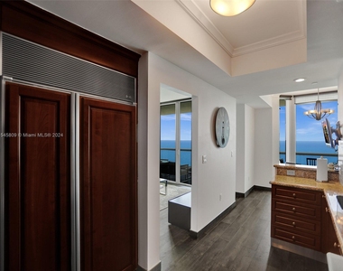 17875 Collins Ave - Photo Thumbnail 18