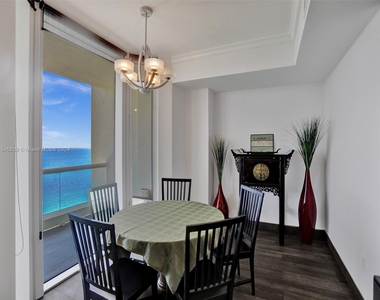 17875 Collins Ave - Photo Thumbnail 19