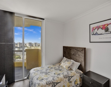 17875 Collins Ave - Photo Thumbnail 31