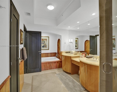 17875 Collins Ave - Photo Thumbnail 45