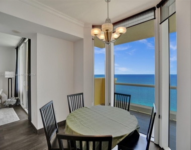 17875 Collins Ave - Photo Thumbnail 21