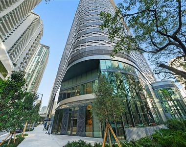 1000 Brickell Plz - Photo Thumbnail 14