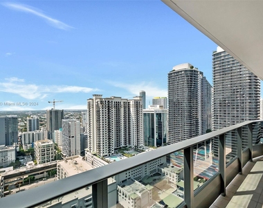 1000 Brickell Plz - Photo Thumbnail 17