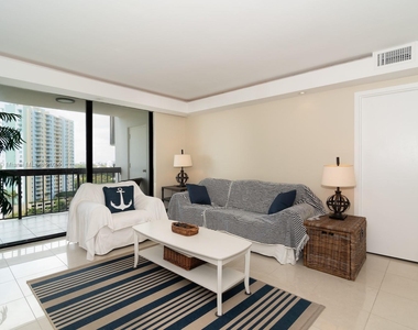 2333 Brickell Ave - Photo Thumbnail 2