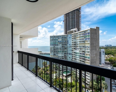 2333 Brickell Ave - Photo Thumbnail 22