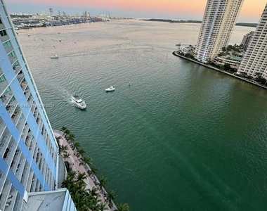 325 S Biscayne Blvd - Photo Thumbnail 4