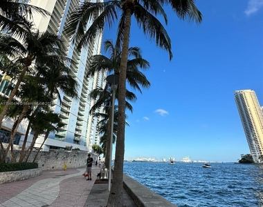 325 S Biscayne Blvd - Photo Thumbnail 9