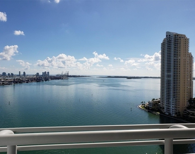 325 S Biscayne Blvd - Photo Thumbnail 0