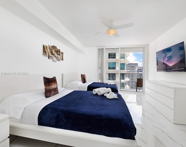 1200 Brickell Bay Dr - Photo Thumbnail 10