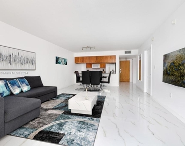 1200 Brickell Bay Dr - Photo Thumbnail 7