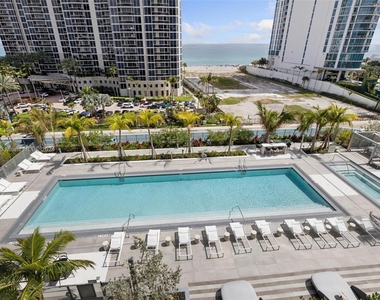 17550 Collins Avenue - Photo Thumbnail 12