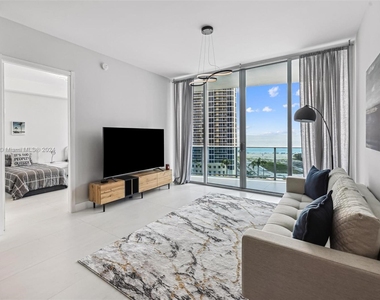 17550 Collins Avenue - Photo Thumbnail 5