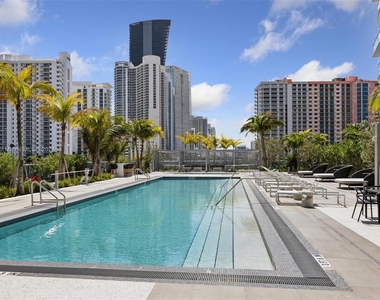 17550 Collins Avenue - Photo Thumbnail 31