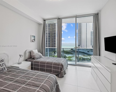 17550 Collins Avenue - Photo Thumbnail 15