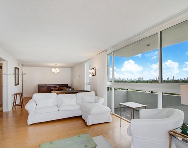 3200 Collins Ave - Photo Thumbnail 5