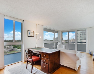 3200 Collins Ave - Photo Thumbnail 1