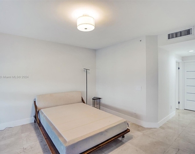 4779 Collins Ave - Photo Thumbnail 15