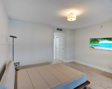 4779 Collins Ave - Photo Thumbnail 14