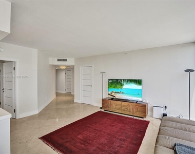 4779 Collins Ave - Photo Thumbnail 5