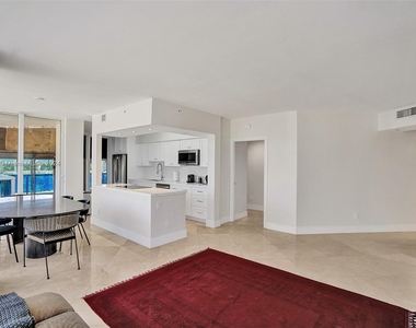 4779 Collins Ave - Photo Thumbnail 4