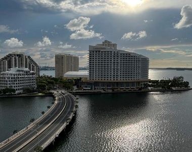 801 Brickell Bay Dr - Photo Thumbnail 3