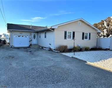 517 Bayview Dr - Photo Thumbnail 2