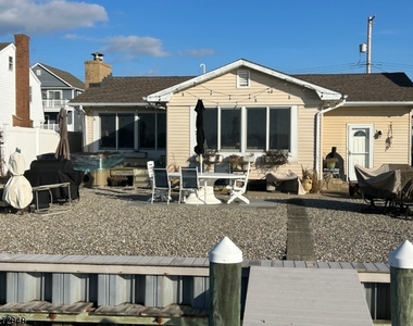 517 Bayview Dr - Photo Thumbnail 13