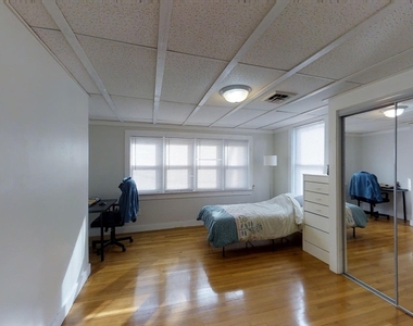 363 Beacon St - Photo Thumbnail 5