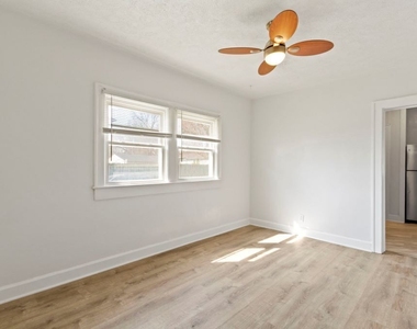 4102 Boulevard Place - Photo Thumbnail 2