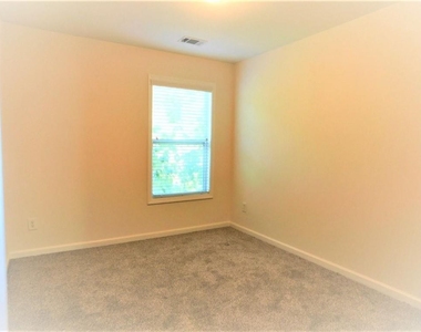 2090 Executive Drive - Photo Thumbnail 3