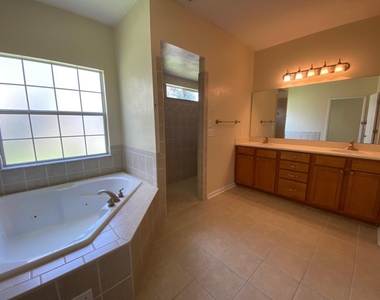 231 Waynard Way - Photo Thumbnail 7