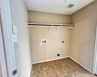 211 Spruce Trail - Photo Thumbnail 15