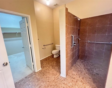 211 Spruce Trail - Photo Thumbnail 13