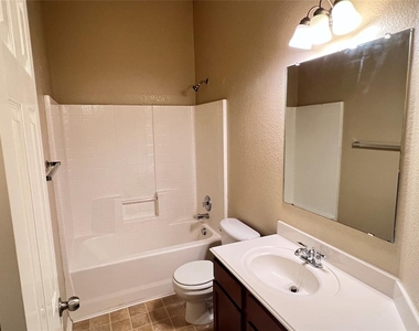 211 Spruce Trail - Photo Thumbnail 6