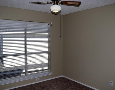 580 Raintree Circle - Photo Thumbnail 12