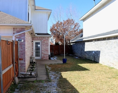 580 Raintree Circle - Photo Thumbnail 13