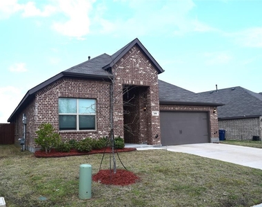 2406 Trickling Creek Drive - Photo Thumbnail 21