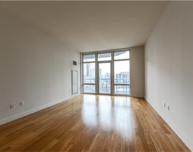 555 W 59th St - Photo Thumbnail 2