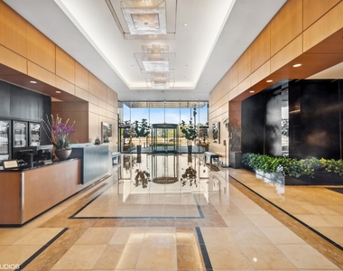 600 N Lake Shore Drive - Photo Thumbnail 2