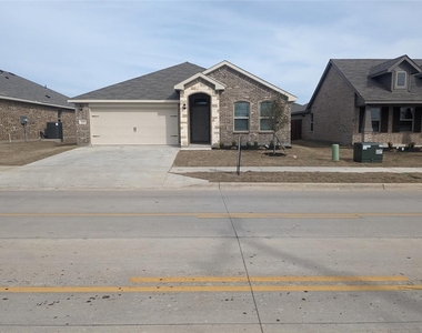 3420 N Crowley Cleburne Road - Photo Thumbnail 1