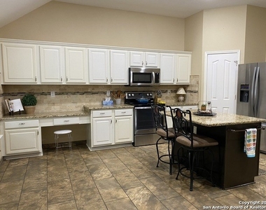 1604 Canyon Oak - Photo Thumbnail 11