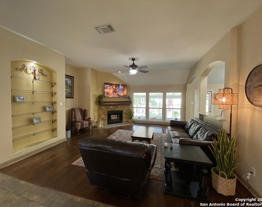 1604 Canyon Oak - Photo Thumbnail 7